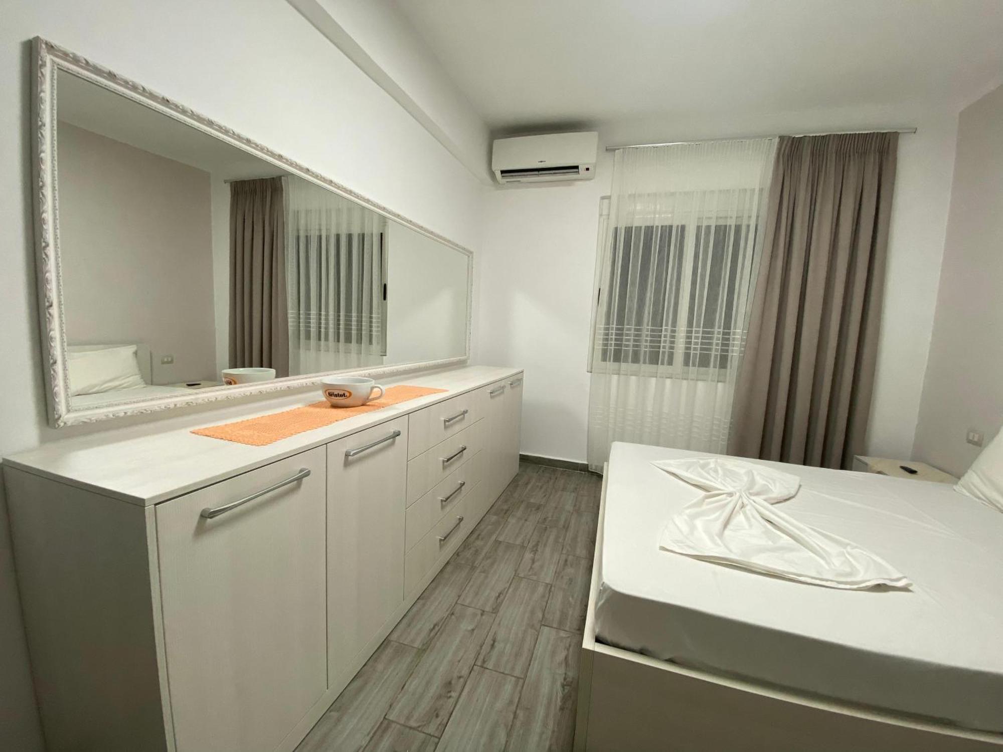 Apartment Enles Durrës